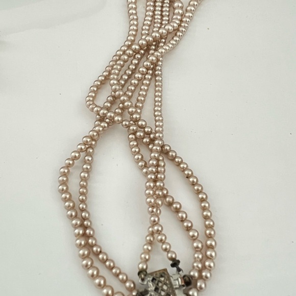 Art Deco cream color faux glass pearls necklace earrings from Simpson’s store - Picture 3 of 12